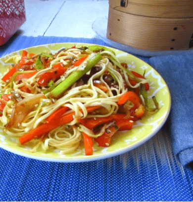 Nouilles asiatiques sautées aux légumes
